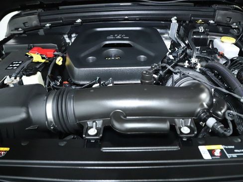 Used 2025 Jeep Wrangler Sport S image 34