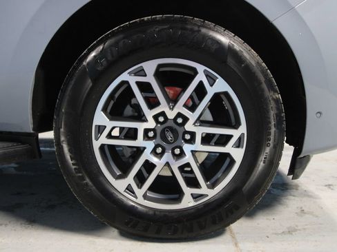 Used 2025 Ford Expedition Active image 40