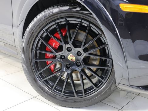 Used 2022 Porsche Cayenne GTS w/ Premium Package Plus AWD/4WD image 14