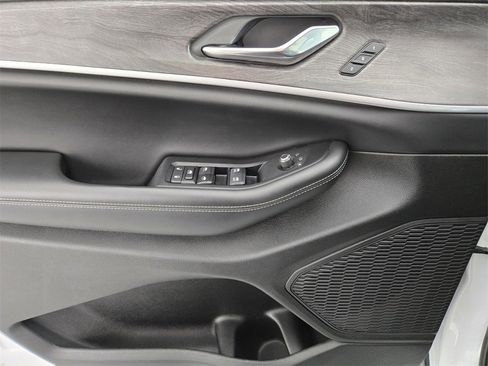 Used 2024 Jeep Grand Cherokee Limited image 24