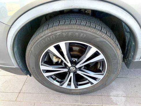 Used 2020 Nissan Rogue SV w/ Premium Package FWD image 9