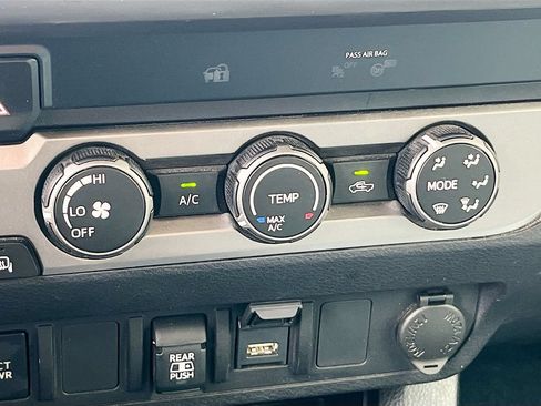 Used 2020 Toyota Tacoma SR5 RWD image 15