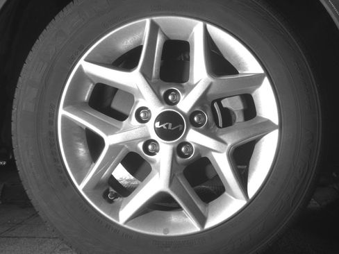 Used 2025 Kia Soul LX w/ LX Technology Package image 13