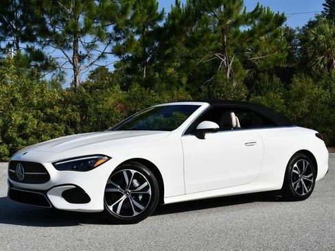 Used 2025 Mercedes-Benz CLE 300 4MATIC Cabriolet image 22