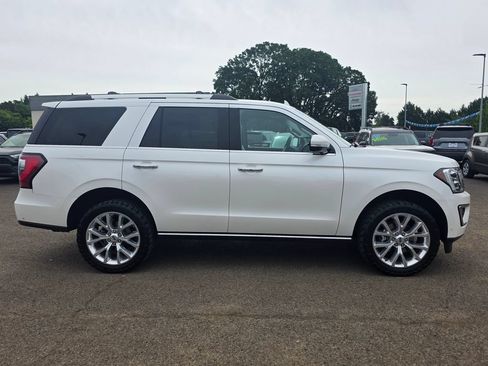 Used 2018 Ford Expedition Limited w/ Equipment Group 302A AWD/4WD image 39