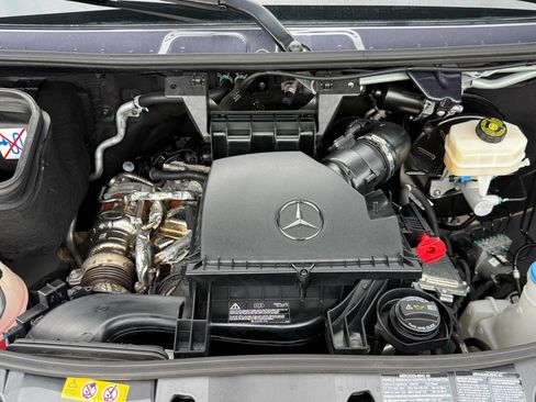 Used 2023 Mercedes-Benz Sprinter 2500 image 29