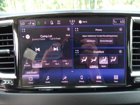 Used 2024 Chrysler Pacifica Touring-L FWD image 22