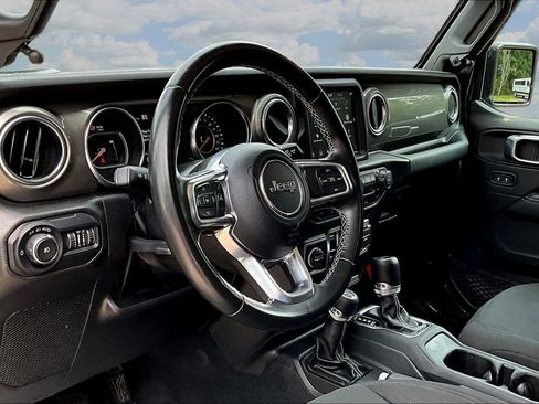 Used 2022 Jeep Wrangler Unlimited Sahara AWD/4WD image 19