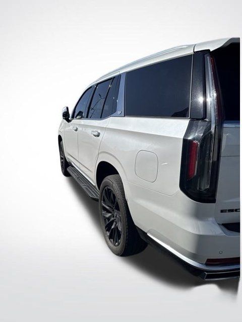 Used 2021 Cadillac Escalade Luxury AWD/4WD image 4