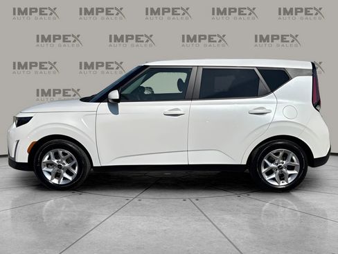 Used 2024 Kia Soul LX w/ Option Group 015 image 2