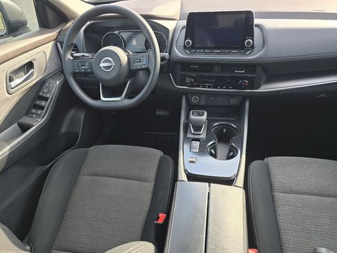 Used 2023 Nissan Rogue SV image 29