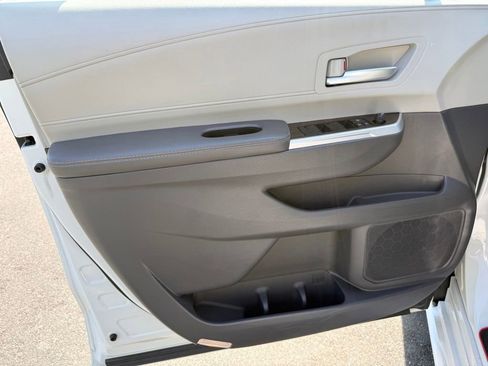Used 2022 Toyota Sienna XLE w/ XLE Plus Package FWD image 26