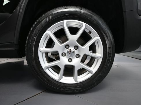 Used 2021 Jeep Renegade Latitude w/ Convenience Group AWD/4WD image 10