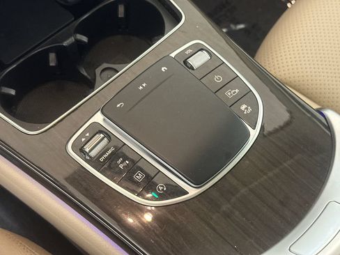 Used 2022 Mercedes-Benz GLC 300 image 32