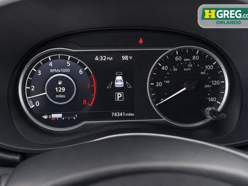 Used 2021 Nissan Versa SV FWD image 13