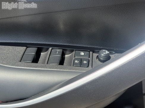 Used 2025 Toyota Corolla SE FWD image 18