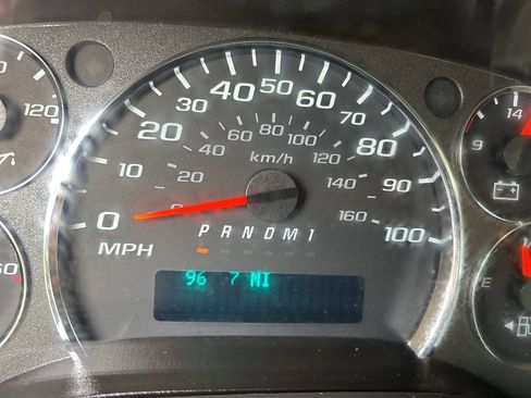 Used 2022 Chevrolet Express 2500 w/ Driver Convenience Package RWD image 12