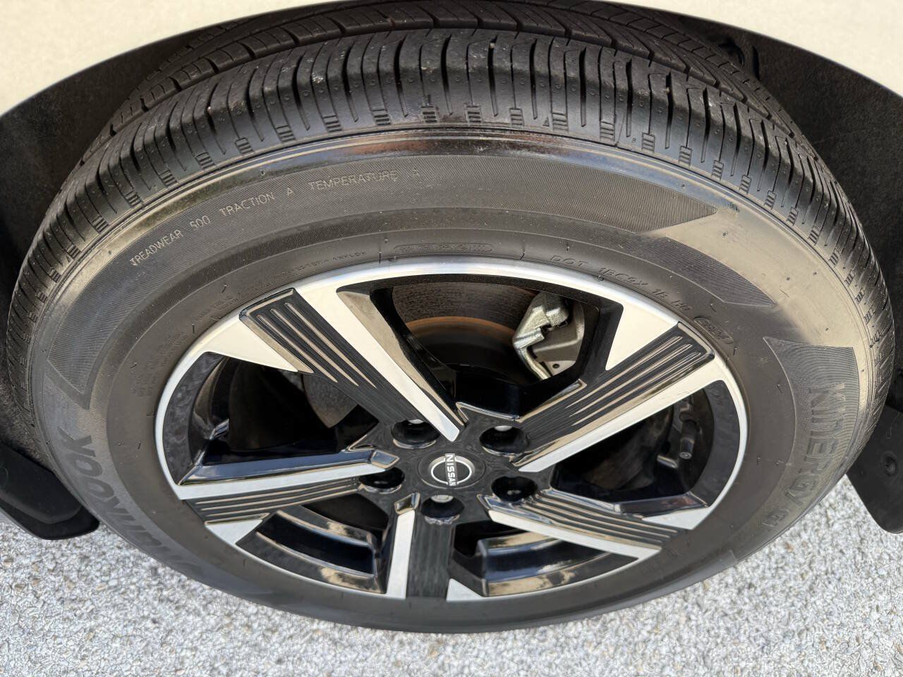 Used 2025 Nissan Sentra SV FWD image 9