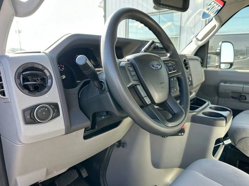 Used 2025 Ford E-450 and Econoline 450 Super Duty w/ Driver's Safety Package image 20