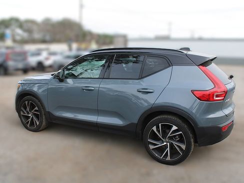 Used 2021 Volvo XC40 T5 R-Design image 13