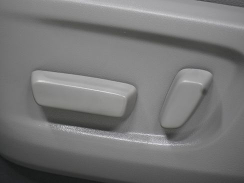 Used 2020 Toyota Sienna XLE w/ XLE Navigation Package FWD image 16