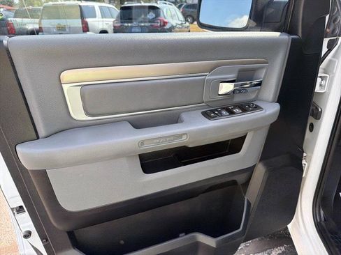 Used 2017 RAM 1500 Classic SLT w/ SLT Plus D←cor Group AWD/4WD image 11