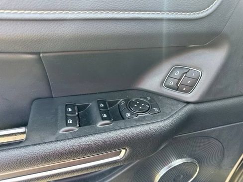 Used 2024 Ford Expedition XLT RWD image 5