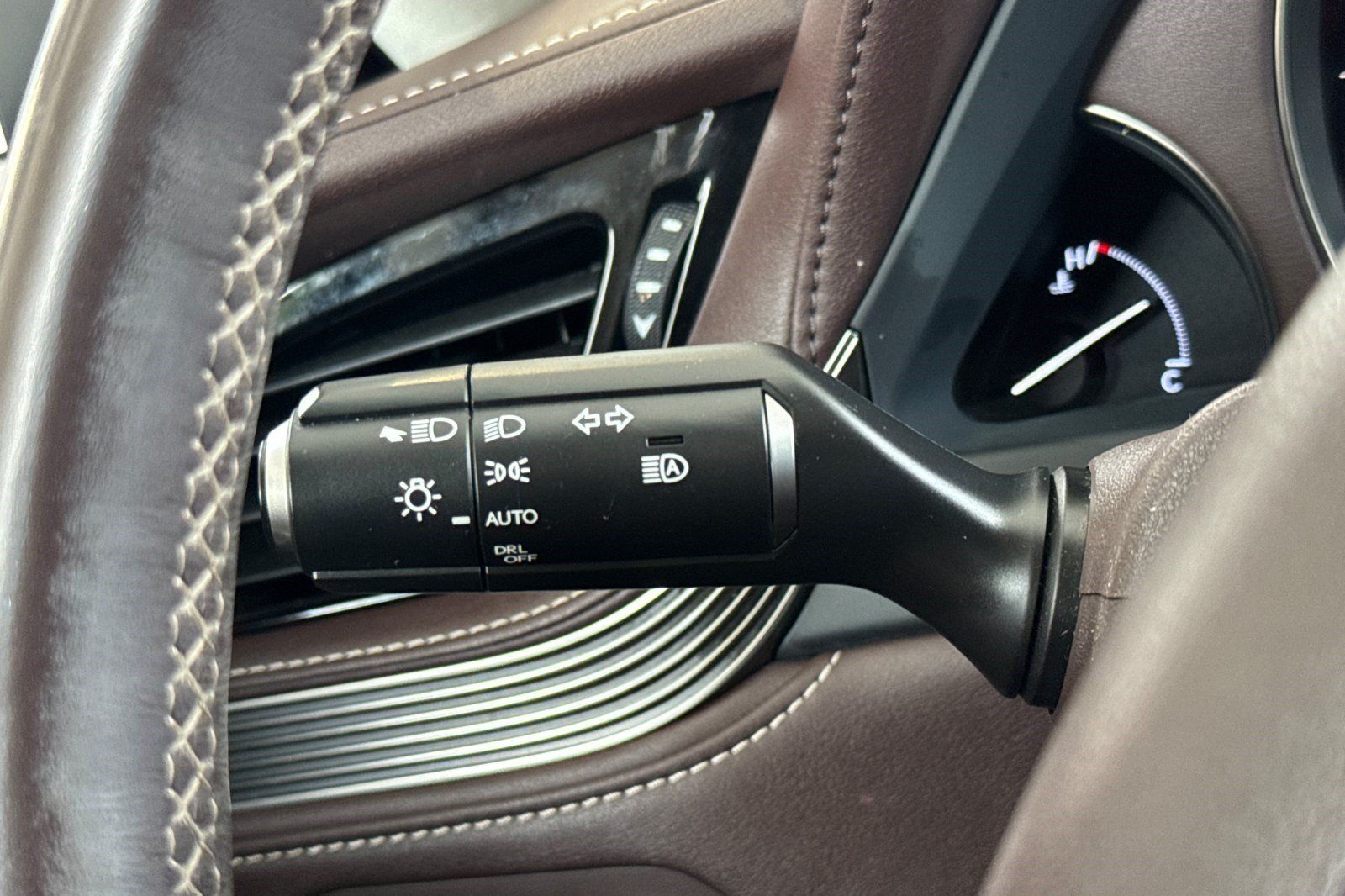 Used 2018 Lexus LS 500 w/ Accessory Package (Z2) RWD image 32