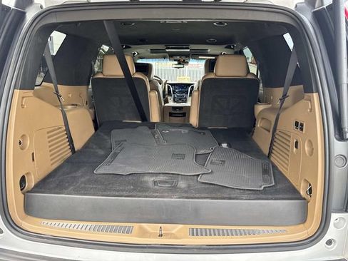 Used 2018 Cadillac Escalade Platinum image 8
