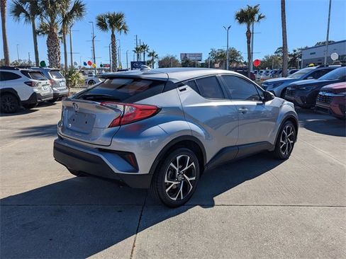 Used 2018 Toyota C-HR XLE image 5