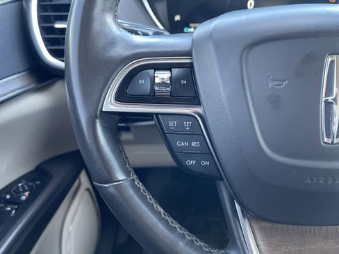 Used 2019 Lincoln Nautilus Select image 19