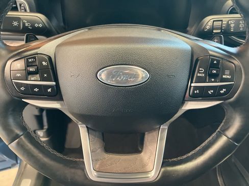 Used 2020 Ford Explorer Platinum w/ Premium Technology Package image 18