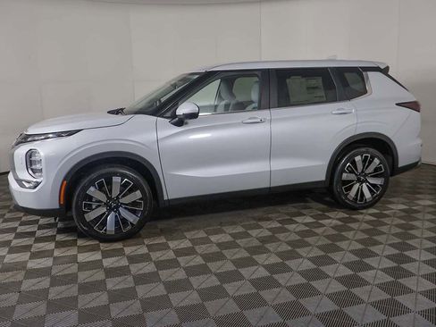 New 2026 Mitsubishi Outlander SE image 19