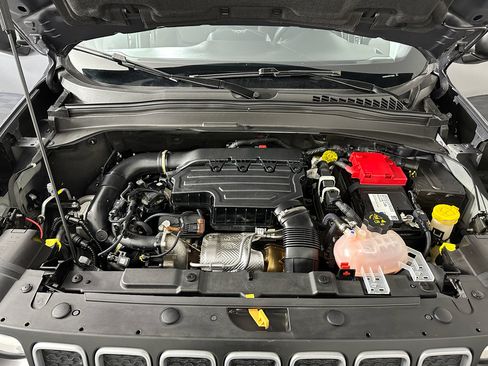 Used 2023 Jeep Renegade Latitude image 12