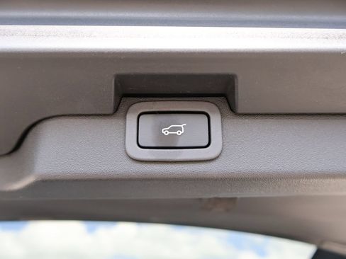 Used 2019 Land Rover Discovery SE AWD/4WD image 18