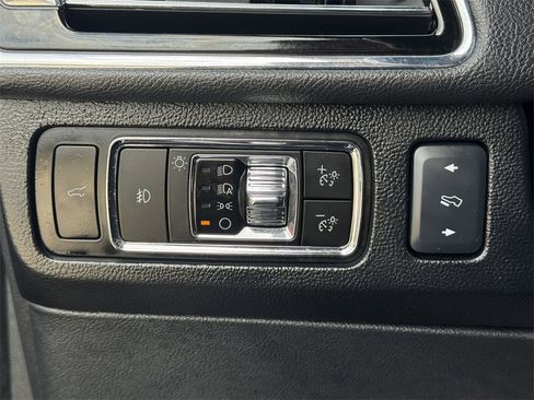 Used 2024 Lincoln Navigator L 4WD image 19