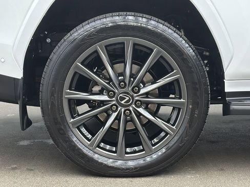 Used 2025 Lexus LX 700h F Sport image 9