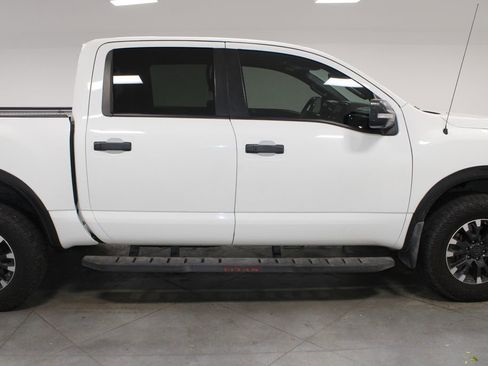 Used 2020 Nissan Titan PRO-4X w/ Pro-4x Convenience Package AWD/4WD image 11