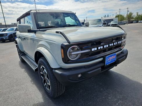 New 2026 Ford Bronco Outer Banks AWD/4WD image 2
