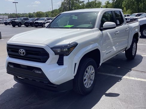 New 2025 Toyota Tacoma SR5 image 4