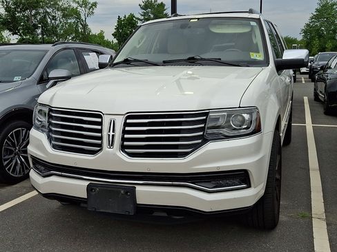 Used 2017 Lincoln Navigator Reserve AWD/4WD image 4
