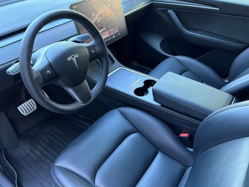 Used 2023 Tesla Model Y Performance image 11