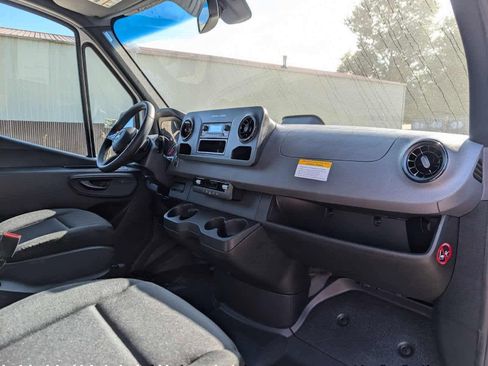 Used 2025 Mercedes-Benz Sprinter 2500 image 12