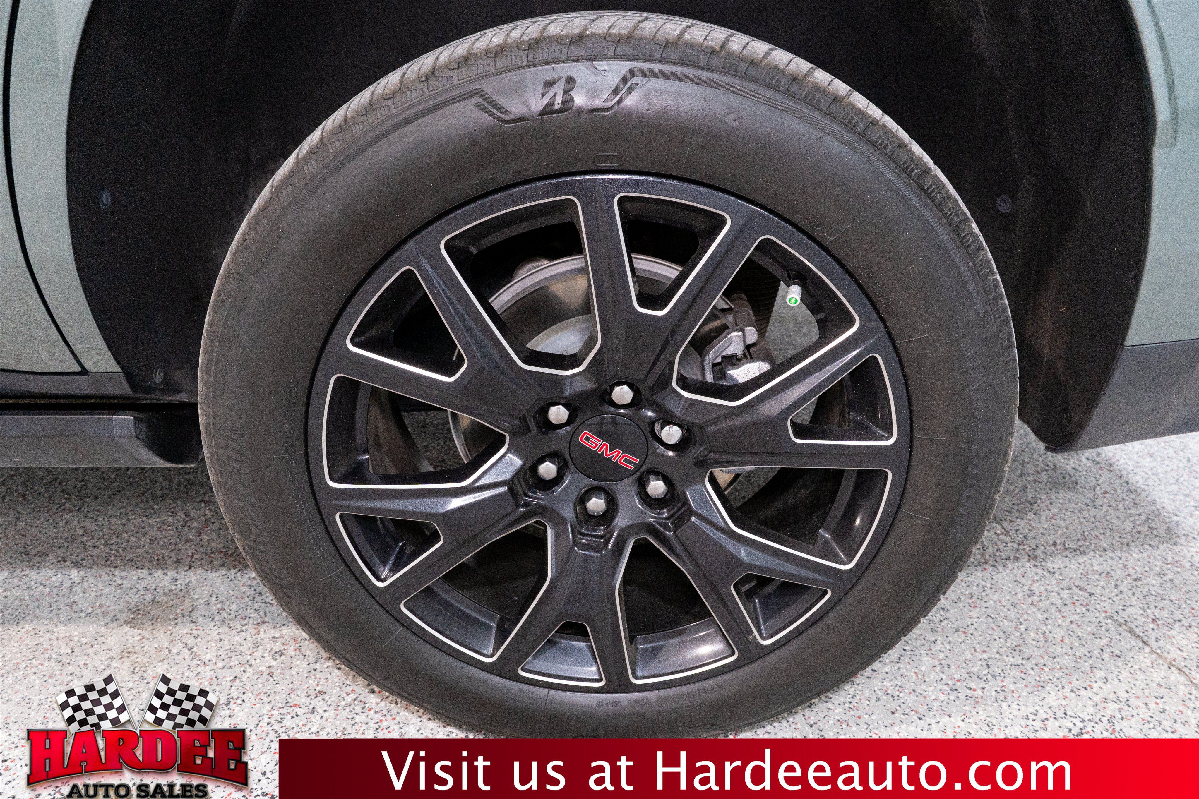 Used 2024 GMC Yukon Denali Ultimate AWD/4WD image 10