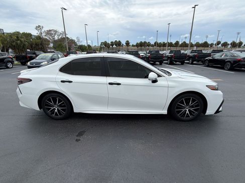 Used 2024 Toyota Camry SE FWD image 8