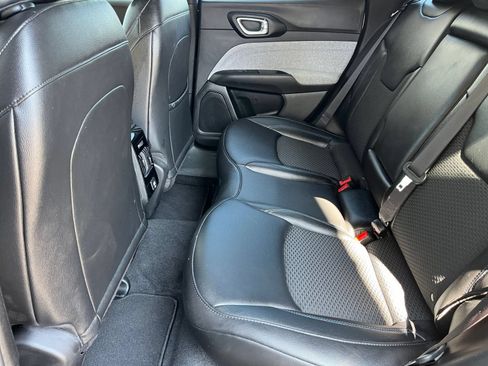 Used 2025 Jeep Compass Latitude AWD/4WD image 29
