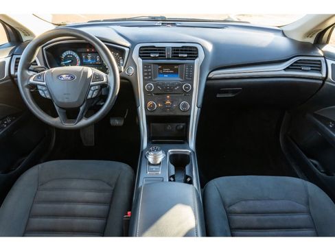 Used 2017 Ford Fusion SE image 17