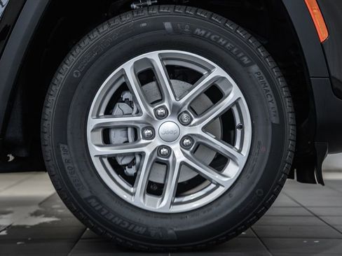 New 2025 Jeep Grand Cherokee Laredo X w/ Luxury Tech Group I image 16