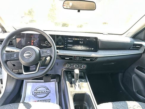 Certified 2025 Nissan Kicks SV image 18