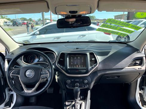 Used 2016 Jeep Cherokee Latitude image 9